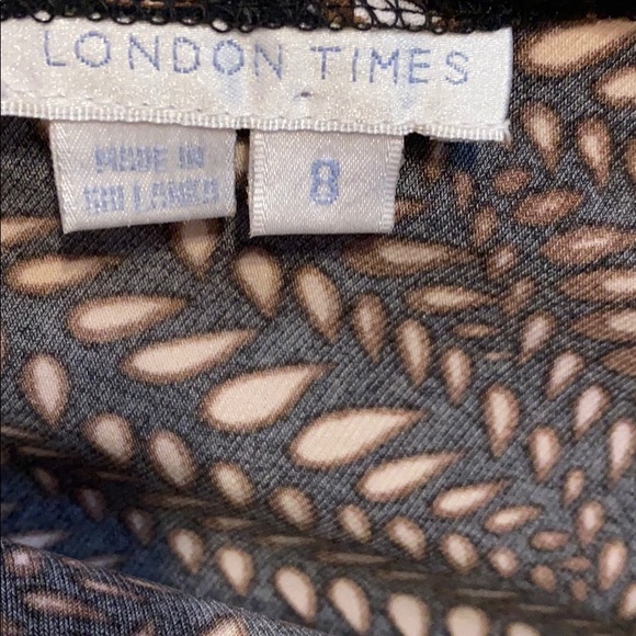 FLATTERING WRAP DRESS - Picture 3 of 4